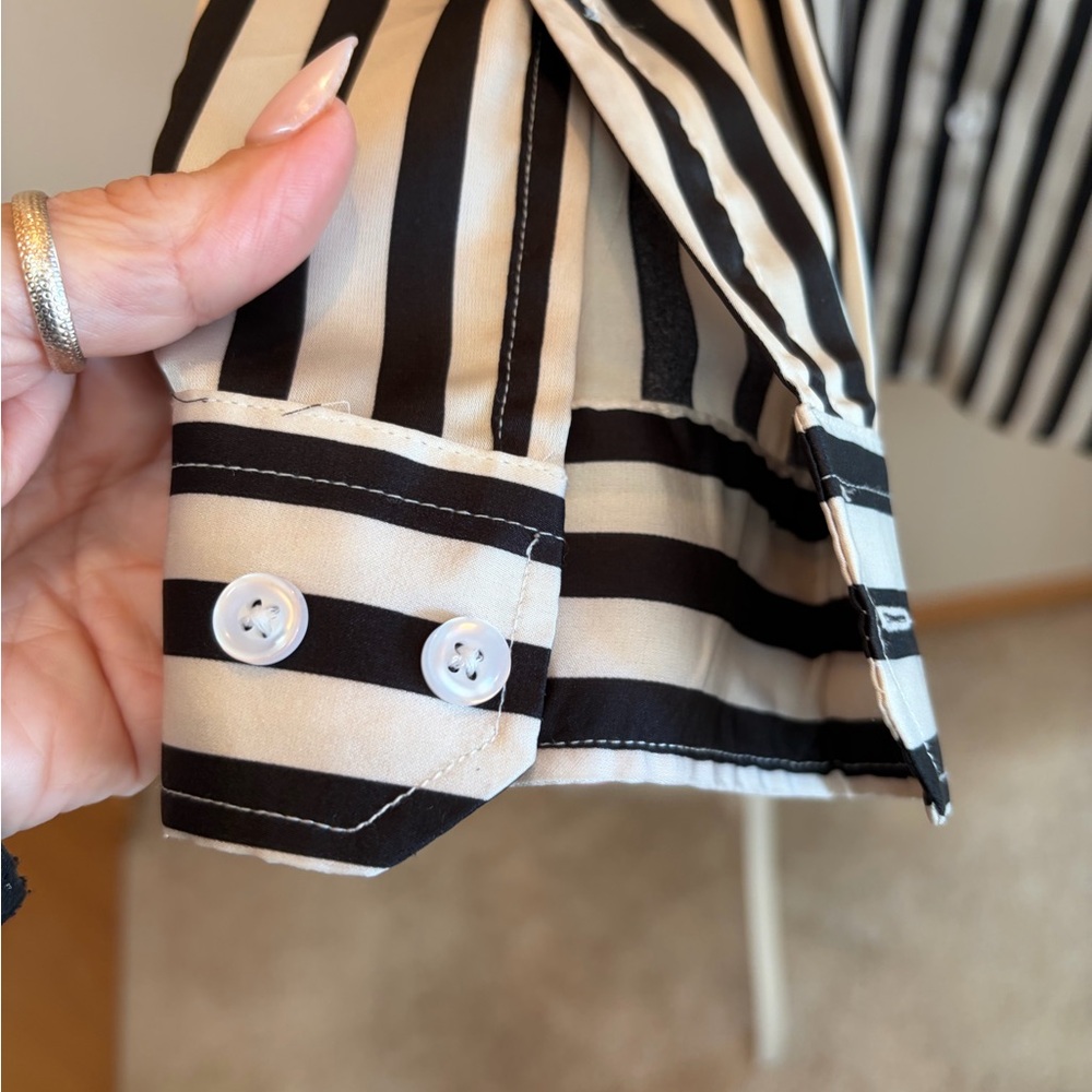 #458 Women's Black & White Vertical Stripe Button-Down Shirt. Size L - Picture 5 of 8